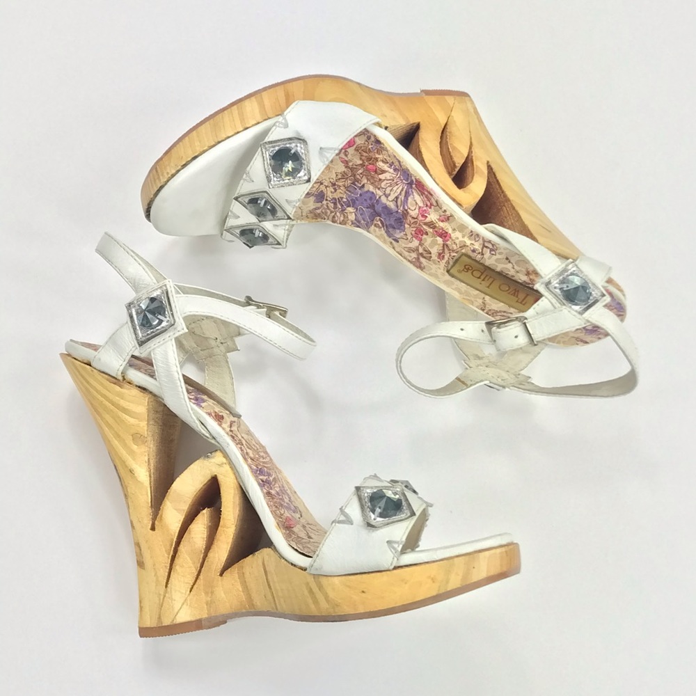 Vtg 90s 00s White boho wood carved wedge heels 🤍